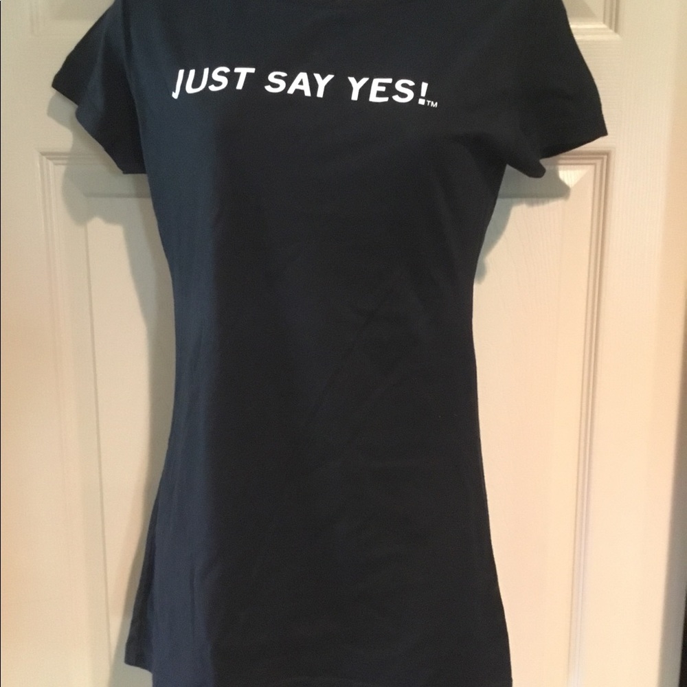 KLEINFELD JUST SAY YES TO THE DRESS T-SHIRT MEDIUM